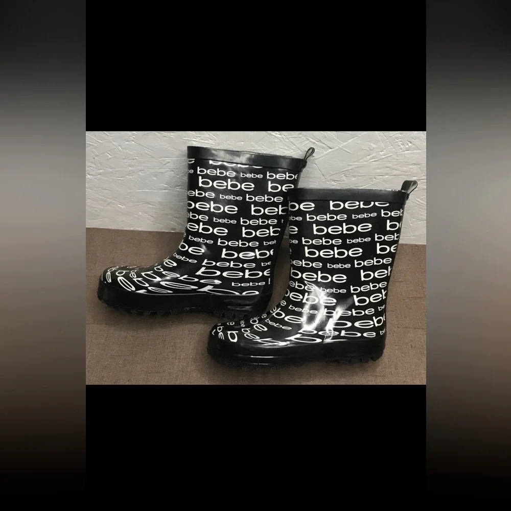 *See Description Bebe Girls Puddle Proof Rain Boots Black White Size M 13/1